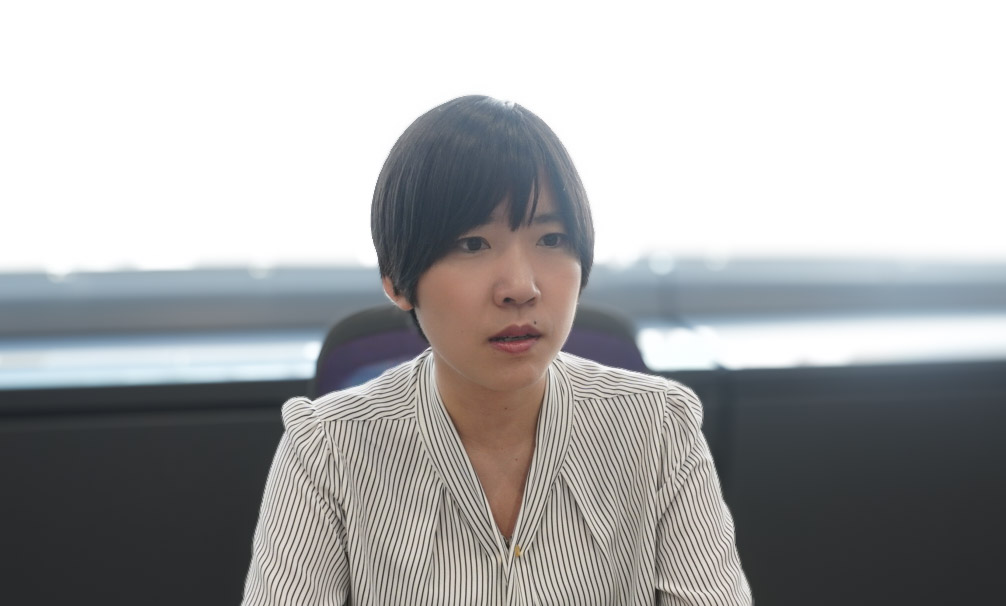 DATUM STUDIO取締役副社長CAOの真嘉比愛が、生成AI開発とAIエンジニアの役割についてインタビューに答えている様子